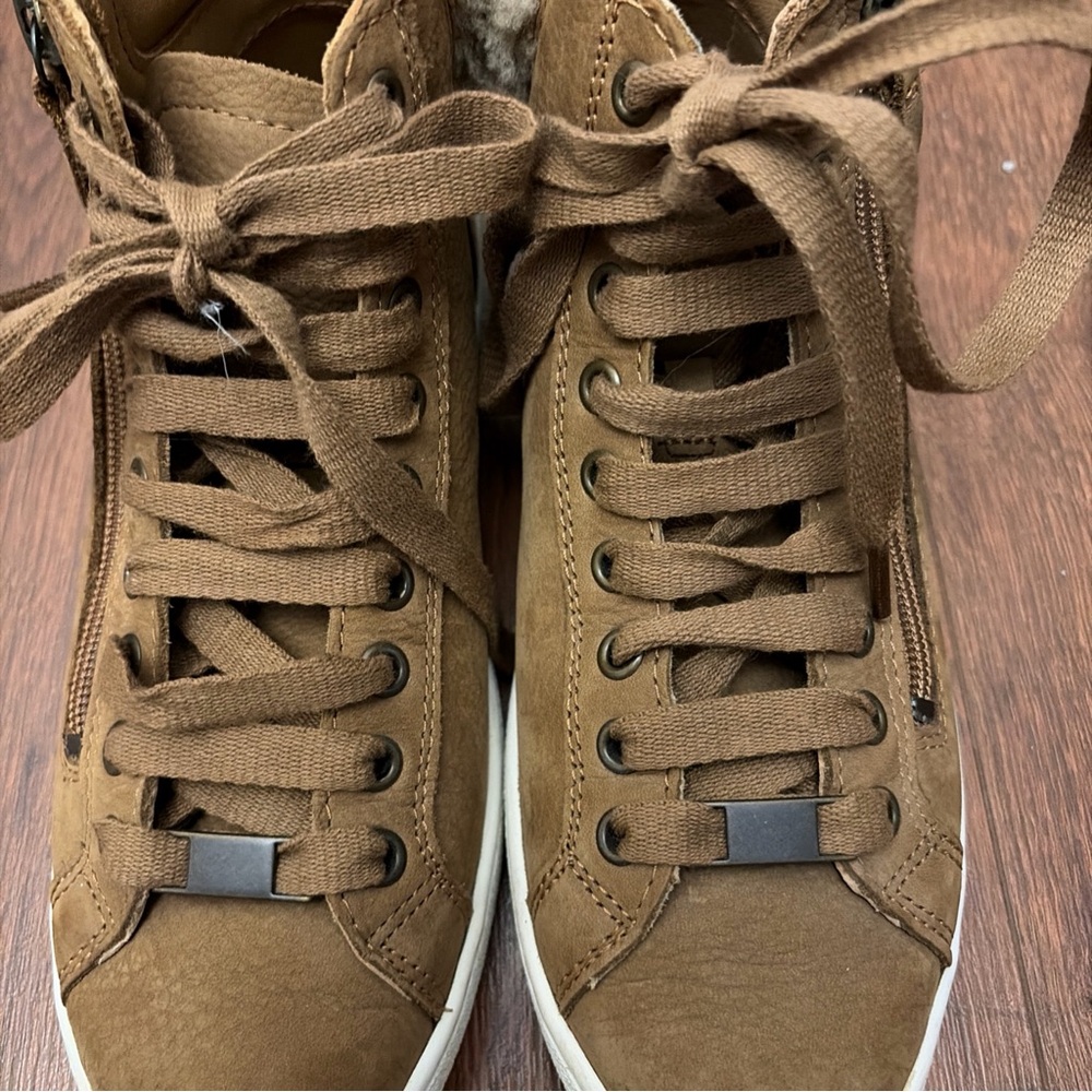 VGUC | UGG Women's Chestnut Leather High-Top Sneakers 1019716 - Picture 4 of 12